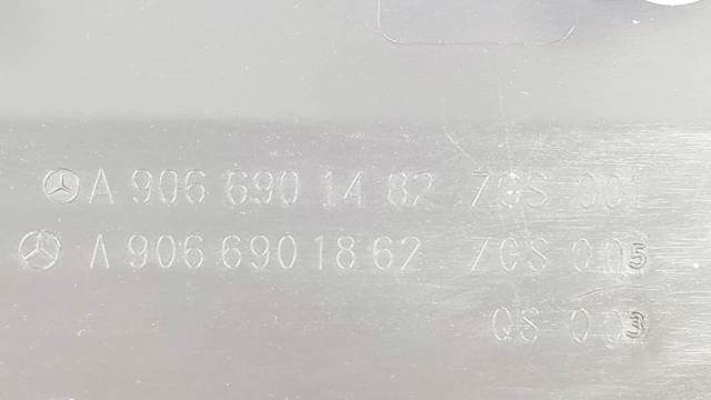 MERCEDES A9066901482 Молдинг крыла заднего правого в наличии Винница