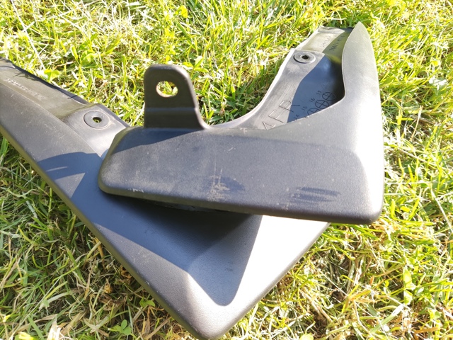 TOYOTA 7662142110 Брызговик передний правый в наличии Ровно