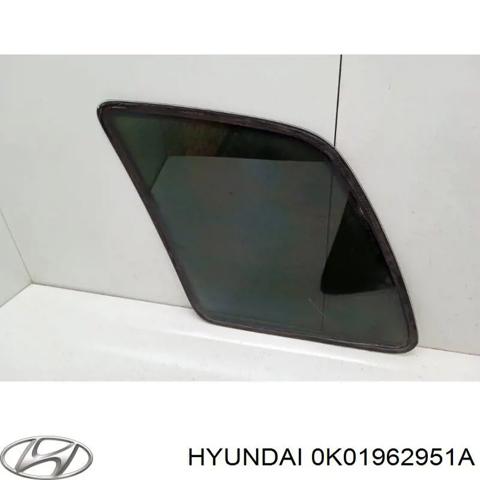 Стекло кузова/багажного отсека, правое 0K01962951A HYUNDAI