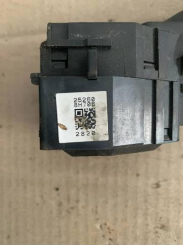 252608H700 NISSAN Переключатель подрулевой правый купить в Черкассы