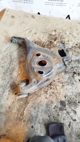 Балансир задний нижний, правый 4F0505312M VAG