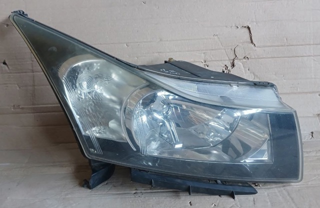 Фара правая 95479489 GM