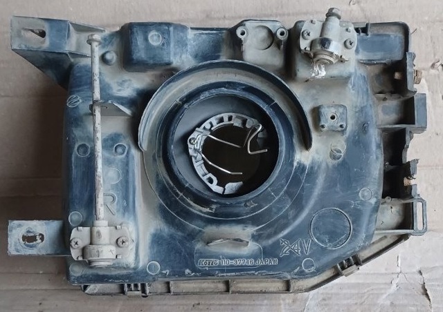 MB831067 MITSUBISHI Фара левая купить в Харьков