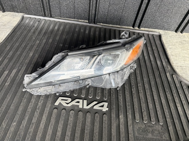Фара дальнего света в сборе 8115006G10 TOYOTA