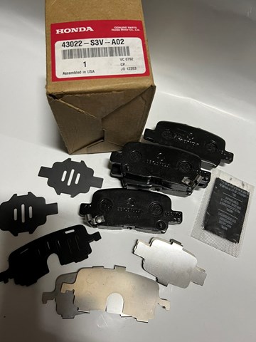 Honda оригинальные колодки тормозные задние дисковые 43022s3va02  43022S3VA02