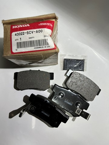 Honda оригинальные колодки тормозные задние дисковые 43022SCVA00