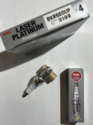 Свечи зажигания BKR6EQUP NGK