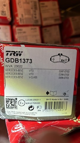 Gdb1373 trw  колодки тормозные передние дисковые GDB1373