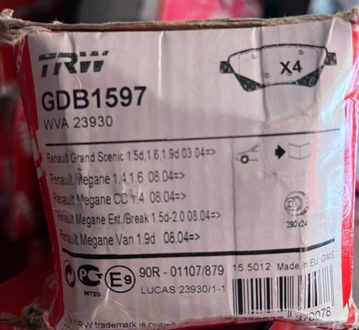 Колодки тормозные передние дисковые GDB1597