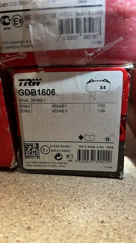 Колодки тормозные передние дисковые GDB1606