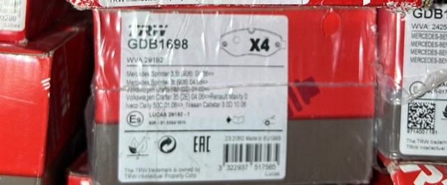 Колодки тормозные передние дисковые GDB1698