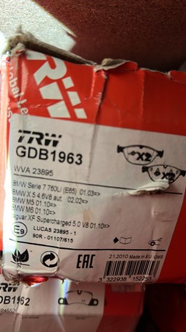 Колодки тормозные передние дисковые GDB1963