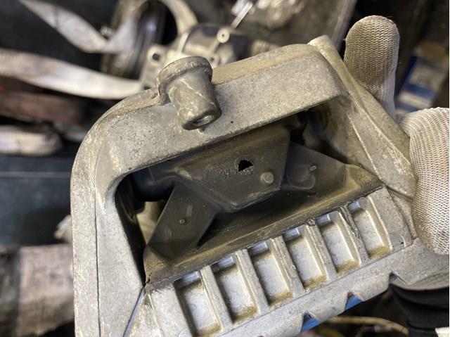 VAG 1K0199262AS Правая подушка двигателя в наличии Запорожье