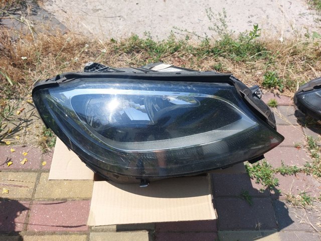 Фара передняя правая A2059066502 MERCEDES