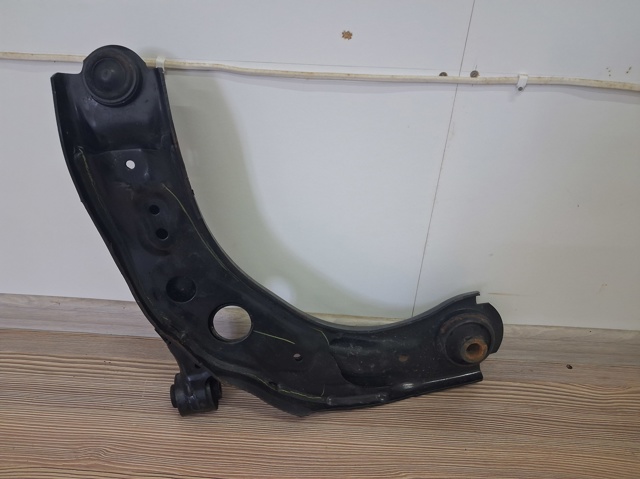 Рычаг передней подвески нижний, правый DGH934300A MAZDA