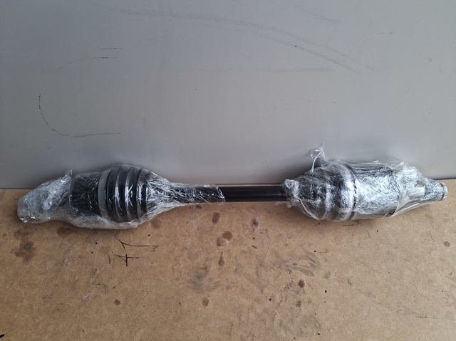 Полуось передняя левая FTH72560X MAZDA