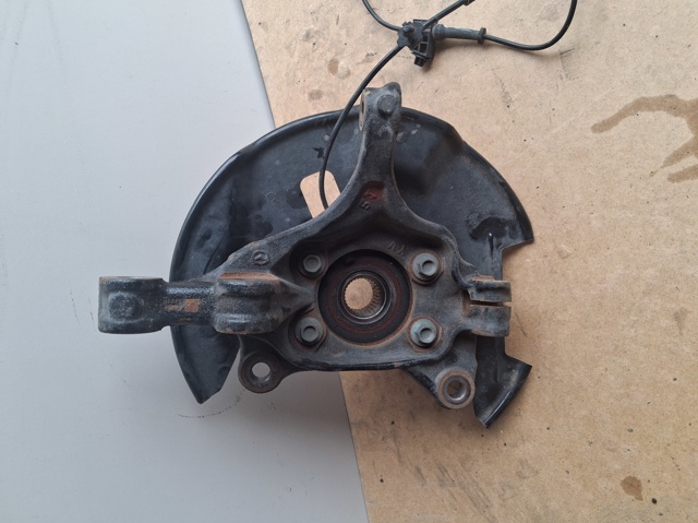 Цапфа - поворотный кулак передний, правый KB7W33021 MAZDA