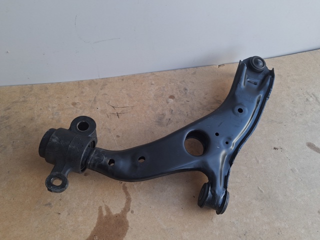 Передний нижний рычаг KB7W34300H MAZDA