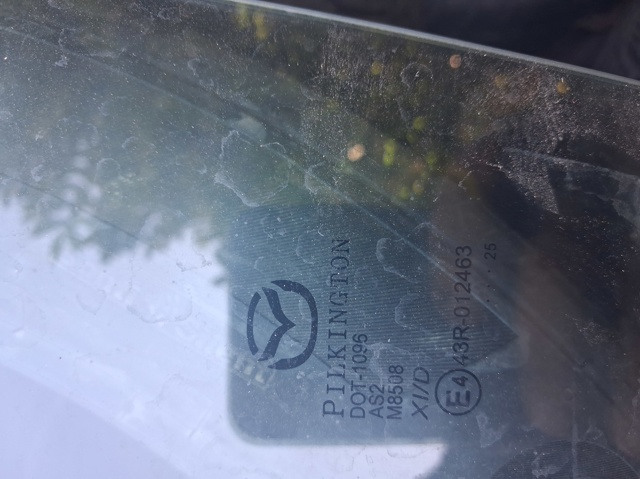 MAZDA KB7W59510 Стекло двери передней левой в наличии Ужгород