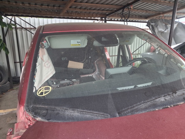 Переднее стекло KN3N63900C MAZDA