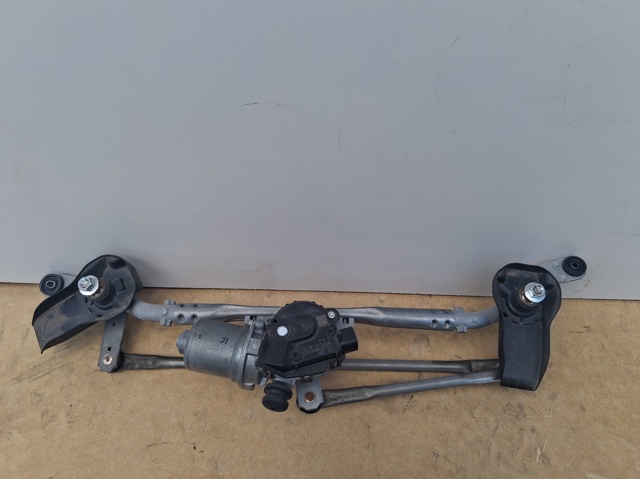 Мотор стеклоочестителя TK7867340A MAZDA