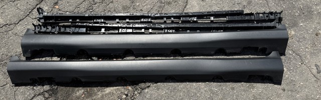 Накладка (молдинг) порога наружная правая A2536980800 MERCEDES