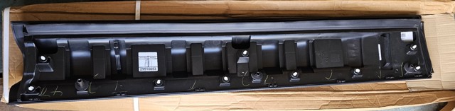 LR054827 LAND ROVER Молдинг двери передней правой нижний купить в Ужгород