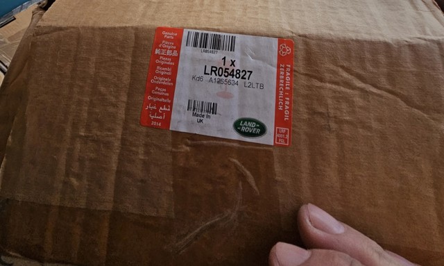 LR054827 LAND ROVER Молдинг двери передней правой нижний купить в Павлоград