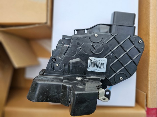 LR091360 LAND ROVER Замок двери задней правой купить в Ровно