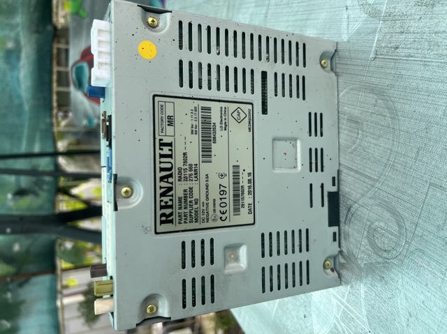Магнитола (радио AM/FM) 281157802R RENAULT