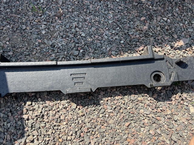 Энергопоглотитель переднего бампера 5261106450 TOYOTA
