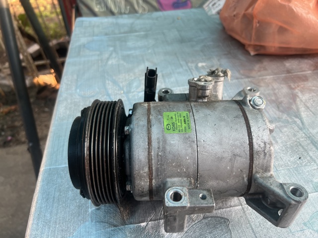 Компрессор кондиционера KD4561450A MAZDA