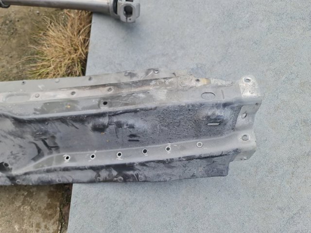 VAG 4M0813253C Усилитель задней панели кузова в наличии Чернигов