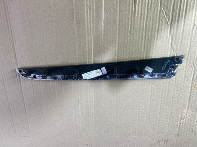 8R0867409 VAG Накладка двери задней левой купить в Ирпень