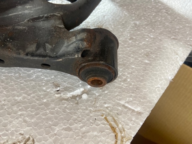 MAZDA TD1134300B Нижний рычаг в наличии Кривой Рог