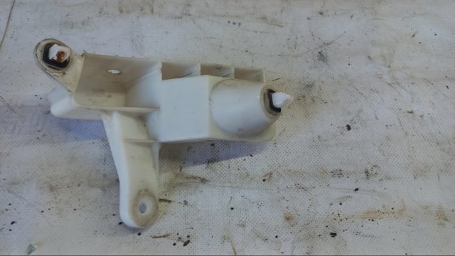 MAZDA TD1150331 Кронштейн бампера заднего левый в наличии Ужгород