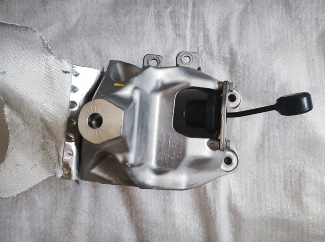 Кронштейн подушки (опоры) двигателя, правой 4M0199308CE VAG