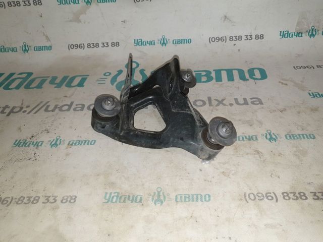 Правая опора ДВС 111023200C TESLA