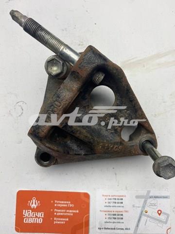 TOYOTA 1231537030 Кронштейн подушки (опоры) двигателя правой в наличии Черкассы