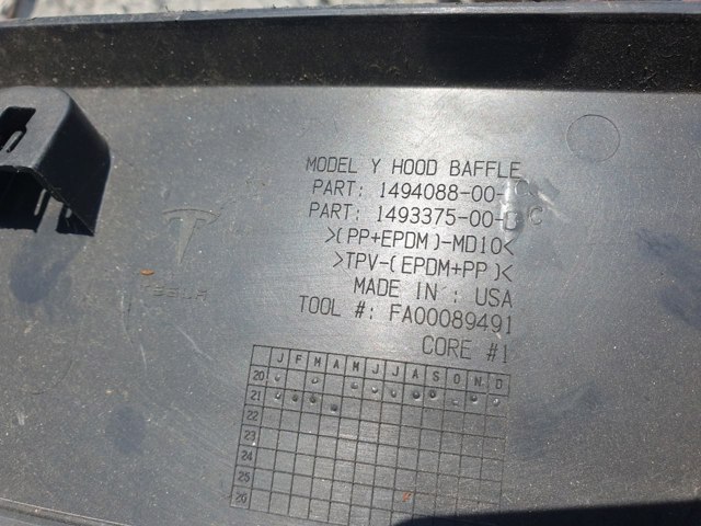 Резинка уплотнительная под капот 149408800C TESLA