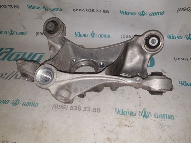 33326852162 BMW Цапфа (поворотный кулак) передний правый купить в Житомир