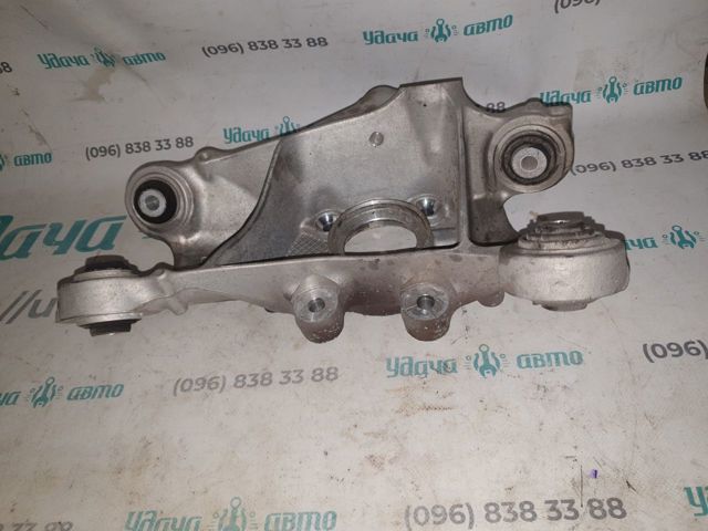 BMW 33326852162 Цапфа передняя правая в наличии Киев