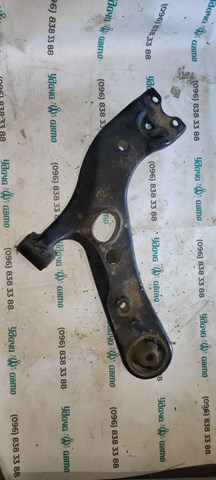 Передний нижний рычаг 4806828140 TOYOTA