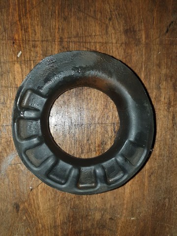 Резиновое кольцо пружины задней 4825752010 TOYOTA