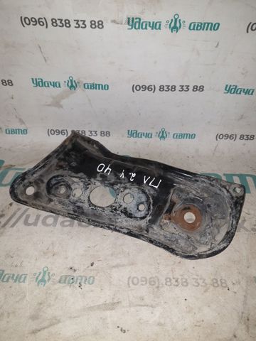 Кронштейн передней балки 5103607010 TOYOTA
