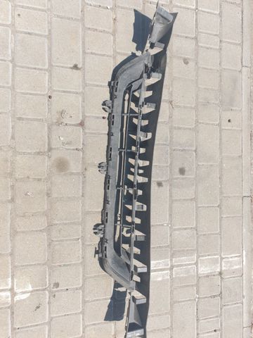 Решетка переднего бампера, нижняя 51117306434 BMW