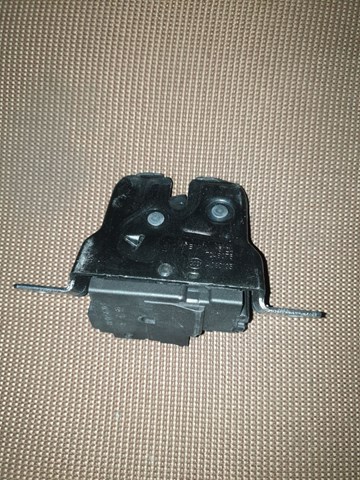 Замок и ручка двери задка 51247248075 BMW