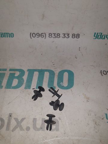51471911992 Пистон (клип) утеплителя капота купить Хмельницкий