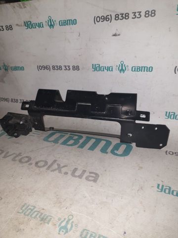 Кронштейн замка капота 51647296806 BMW