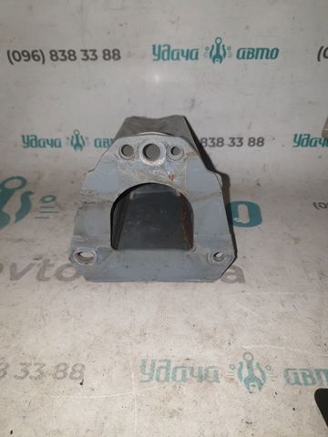 TOYOTA 5201647040 Кронштейн усилителя заднего бампера в наличии Ровно